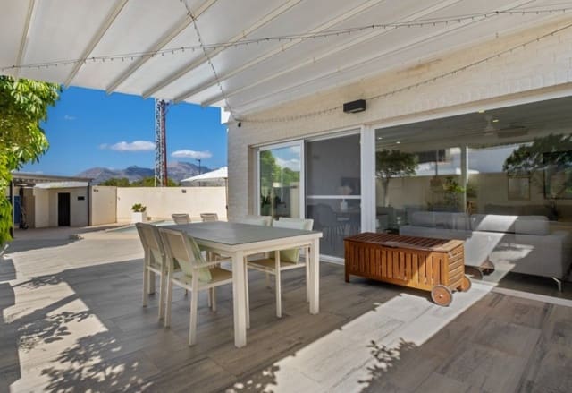 4 bedroom Villa for sale in Pueblo - Urbanizaciones, Alfaz del Pi / L'Alfàs del Pi with pool garage - € 598,000 (Ref: 8904945)