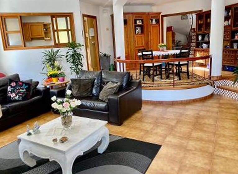 4 bedroom Villa for sale in Altea with pool garage - € 525,000 (Ref: 8936363)