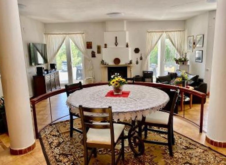 4 bedroom Villa for sale in Altea with pool garage - € 525,000 (Ref: 8936363)