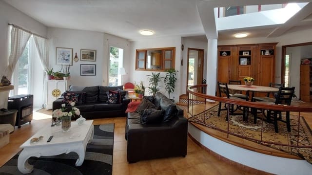 4 bedroom Villa for sale in Altea with pool garage - € 525,000 (Ref: 8936363)