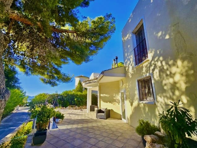 4 bedroom Villa for sale in Altea with pool garage - € 525,000 (Ref: 8936363)