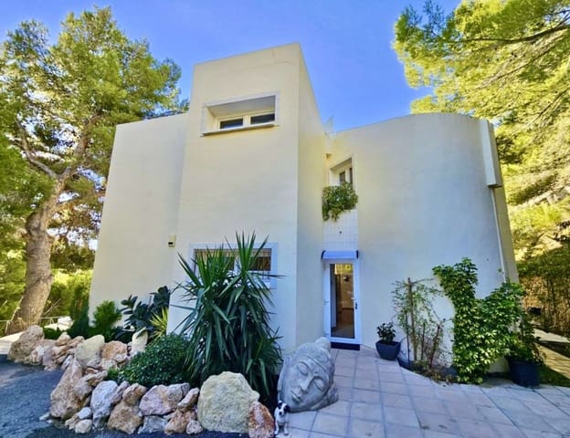 4 bedroom Villa for sale in Altea with pool garage - € 525,000 (Ref: 8936363)