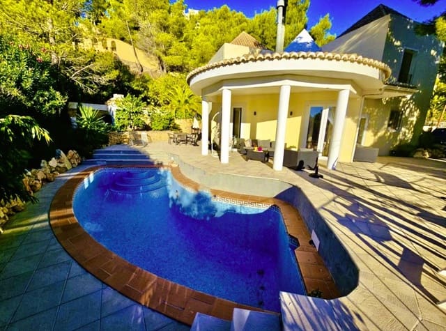4 bedroom Villa for sale in Altea with pool garage - € 525,000 (Ref: 8936363)