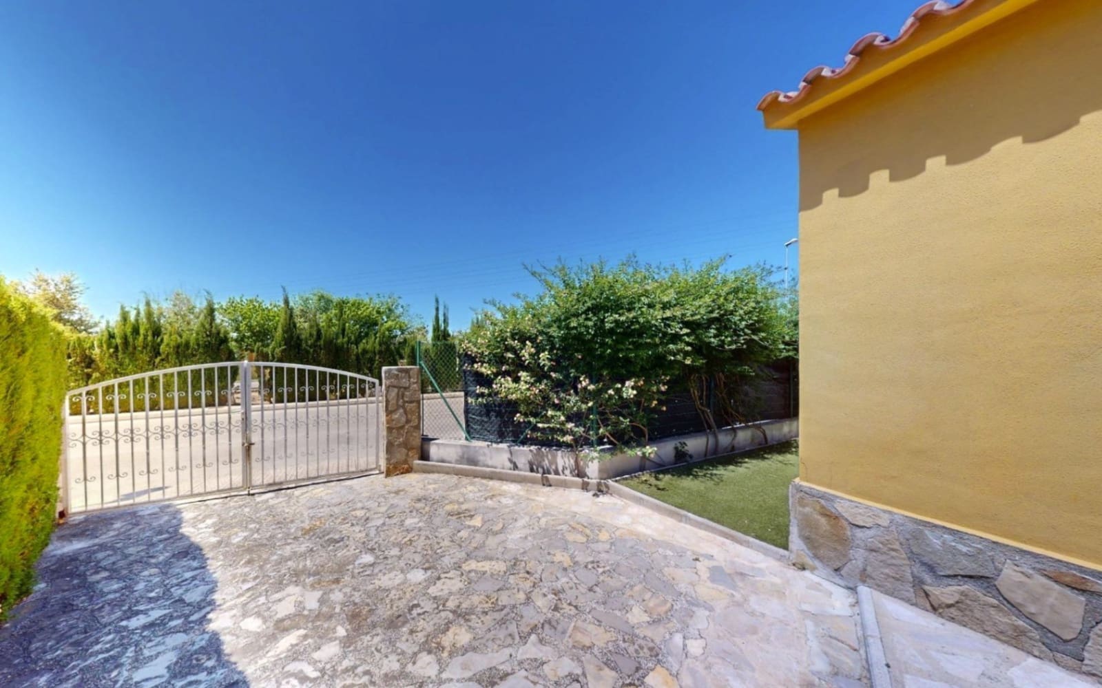 3 soveværelse Villa til salg i Oliva med swimmingpool garage - € 385.000 (Ref: 9131532)