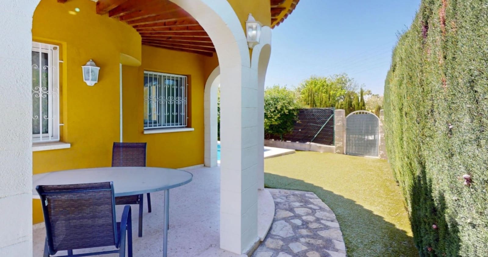 3 soveværelse Villa til salg i Oliva med swimmingpool garage - € 385.000 (Ref: 9131532)