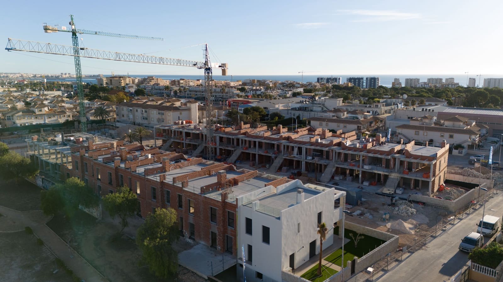 3 quarto Bungalow para venda em Pilar de la Horadada com piscina - 310 000 € (Ref: 9136534)