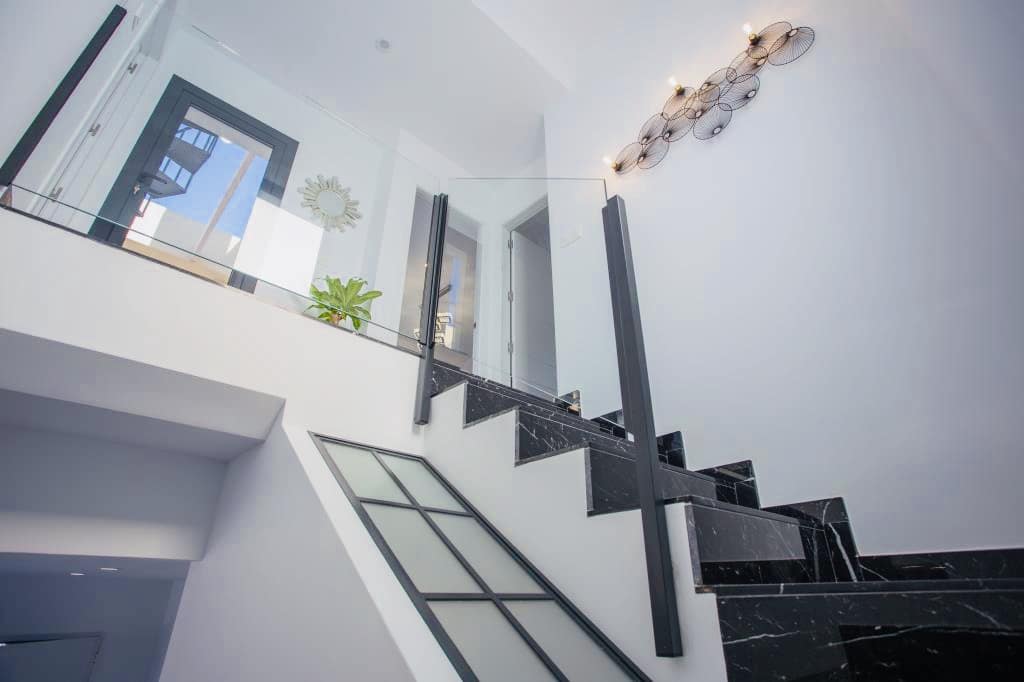 3 quarto Moradia para venda em Los Montesinos com piscina - 328 900 € (Ref: 9136563)