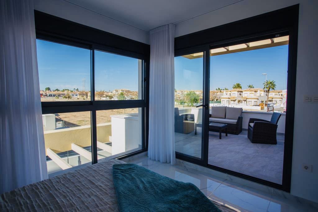 3 quarto Moradia para venda em Los Montesinos com piscina - 328 900 € (Ref: 9136563)