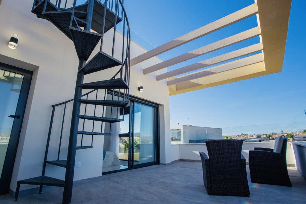 3 quarto Moradia para venda em Los Montesinos com piscina - 328 900 € (Ref: 9136563)