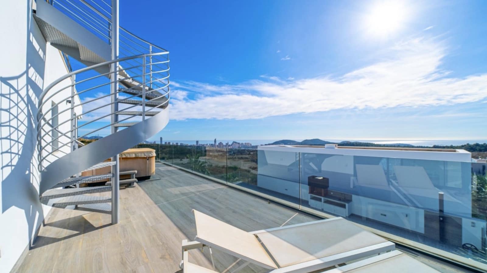 Chalet de 4 habitaciones en Finestrat en venta con garaje - 940.000 € (Ref: 9150988)