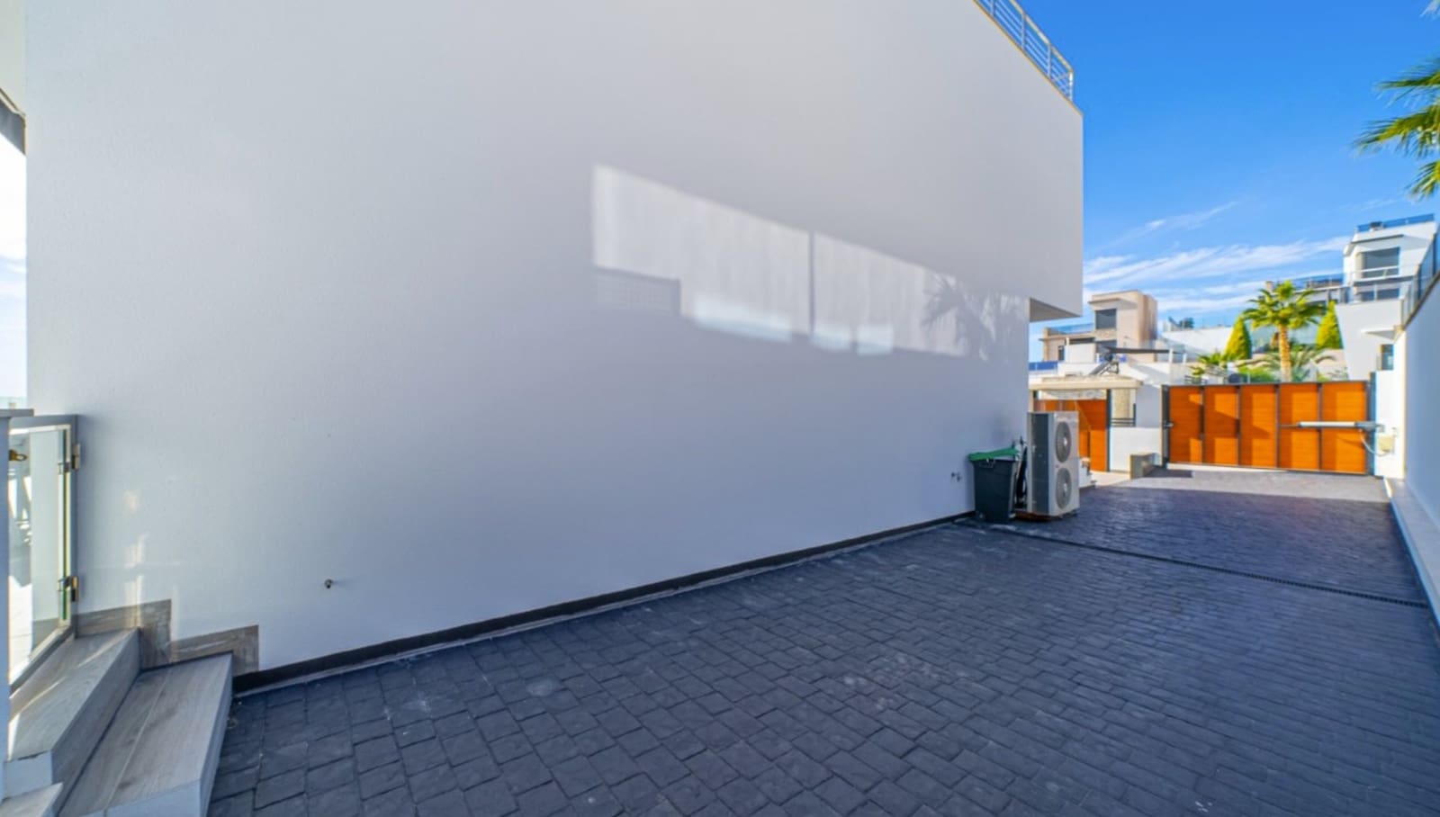 Chalet de 4 habitaciones en Finestrat en venta con garaje - 940.000 € (Ref: 9150988)