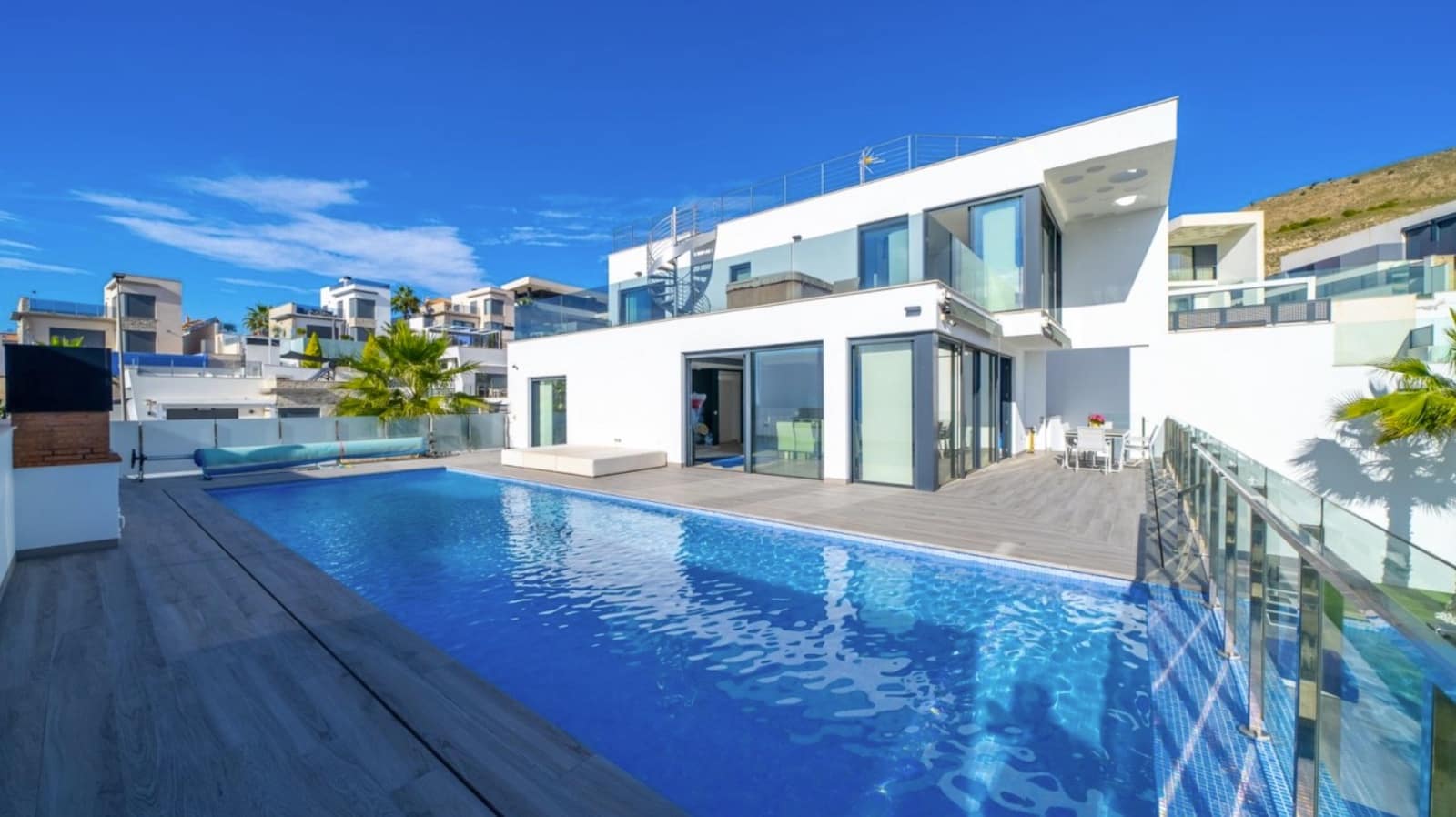 Chalet de 4 habitaciones en Finestrat en venta con garaje - 940.000 € (Ref: 9150988)