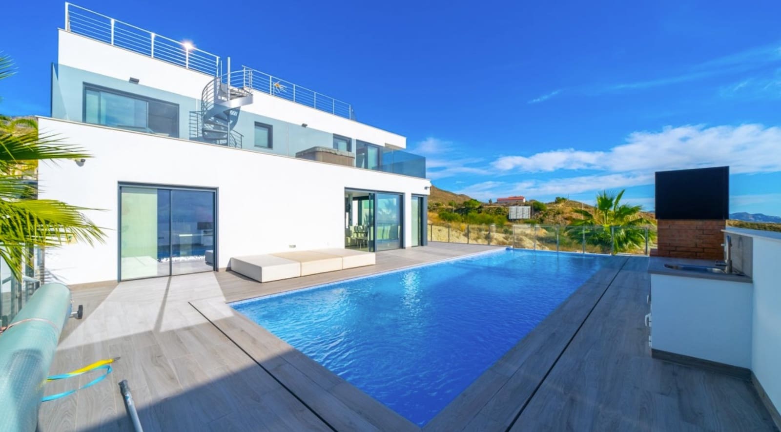 Chalet de 4 habitaciones en Finestrat en venta con garaje - 940.000 € (Ref: 9150988)