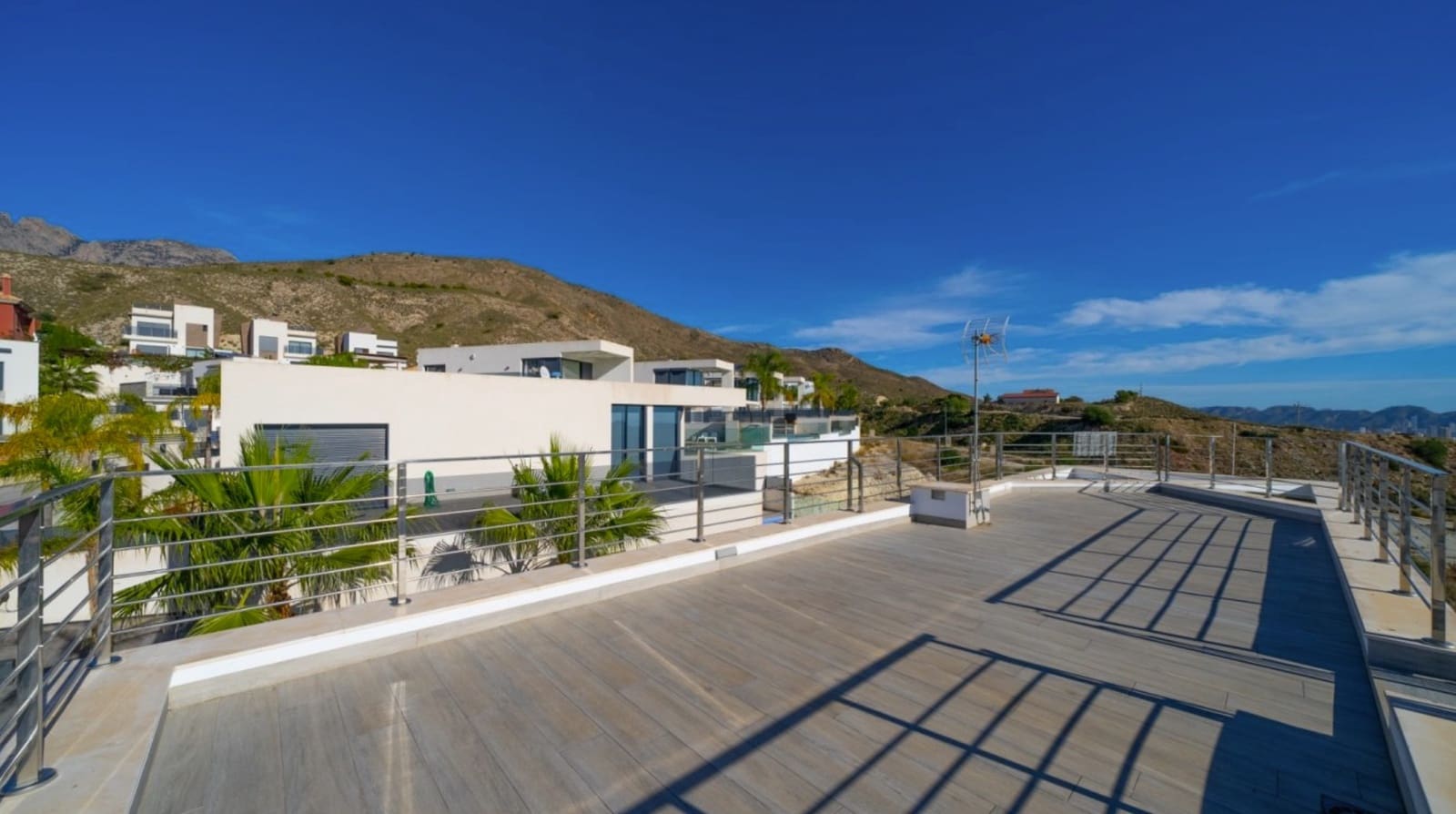 Chalet de 4 habitaciones en Finestrat en venta con garaje - 940.000 € (Ref: 9150988)