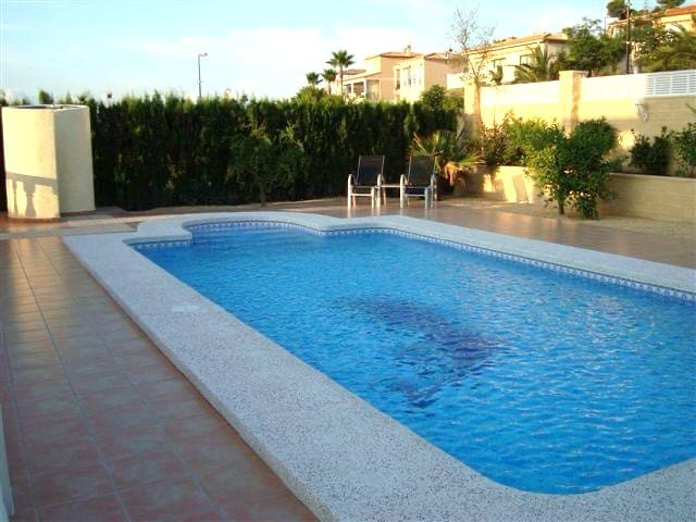 3 soveværelse Villa til salg i La Nucia med swimmingpool garage - € 640.000 (Ref: 9156292)