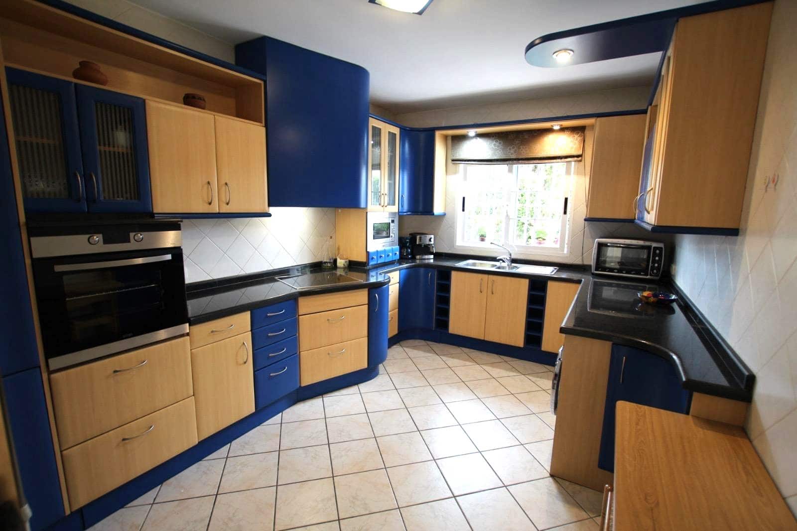 3 soveværelse Villa til salg i La Nucia med swimmingpool garage - € 640.000 (Ref: 9156292)