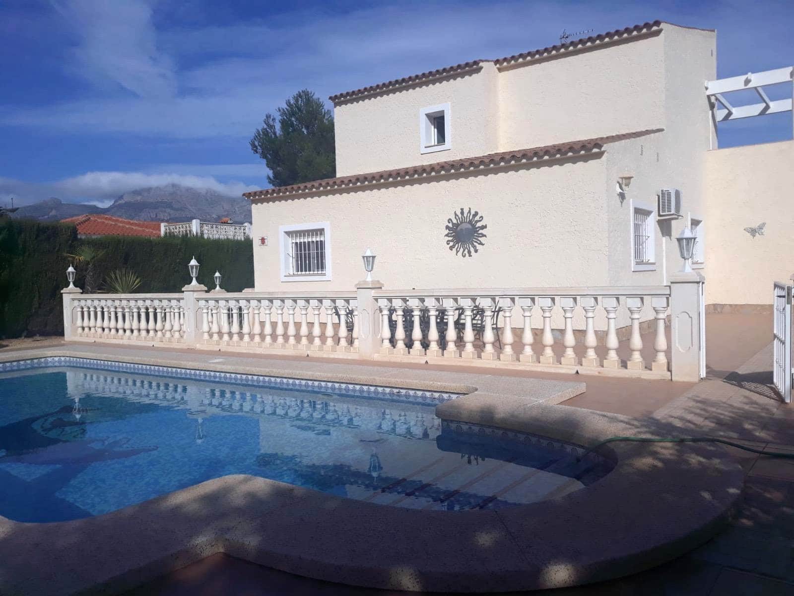 3 soveværelse Villa til salg i La Nucia med swimmingpool garage - € 640.000 (Ref: 9156292)