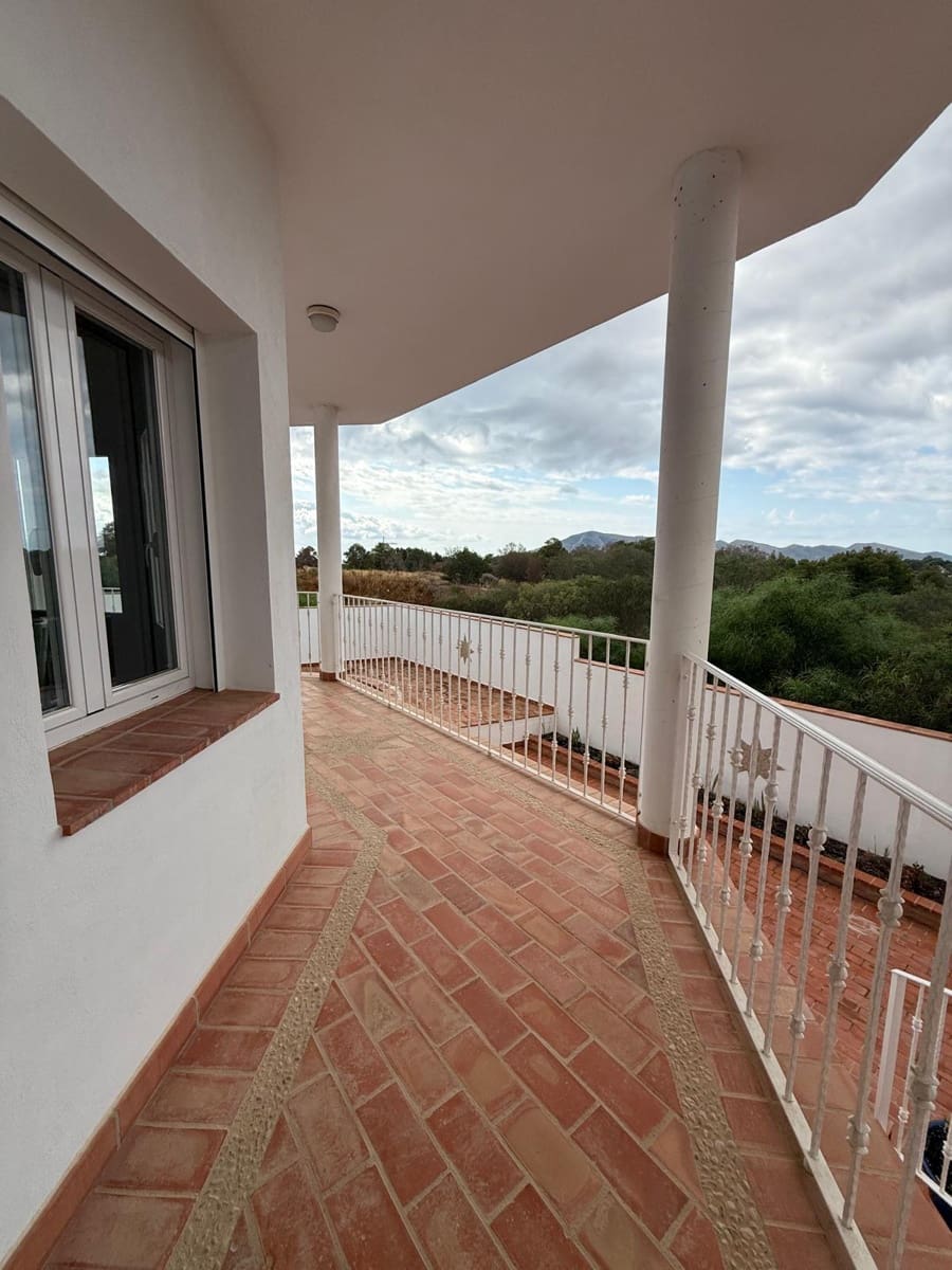 Chalet de 6 habitaciones en La Nucia en venta con piscina garaje - 890.000 € (Ref: 9156317)