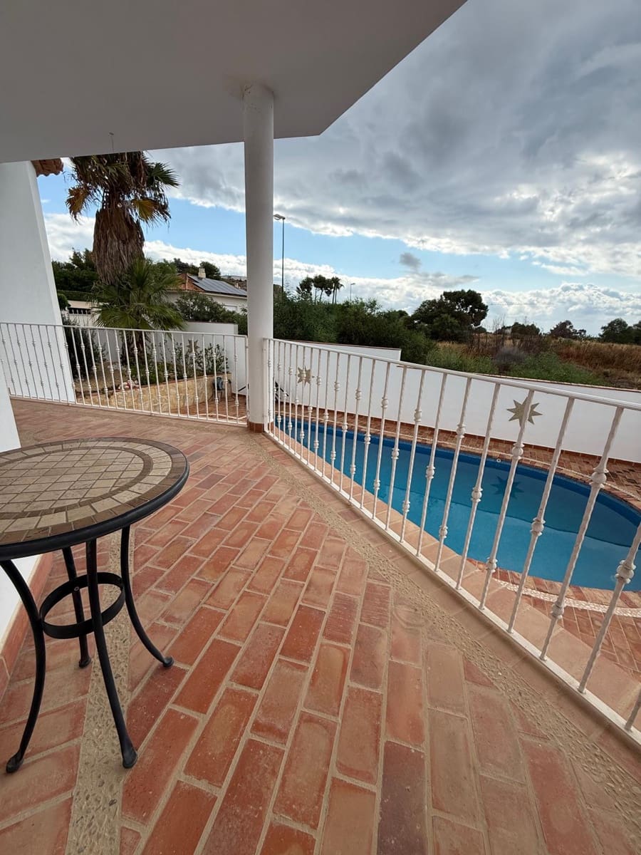 Chalet de 6 habitaciones en La Nucia en venta con piscina garaje - 890.000 € (Ref: 9156317)