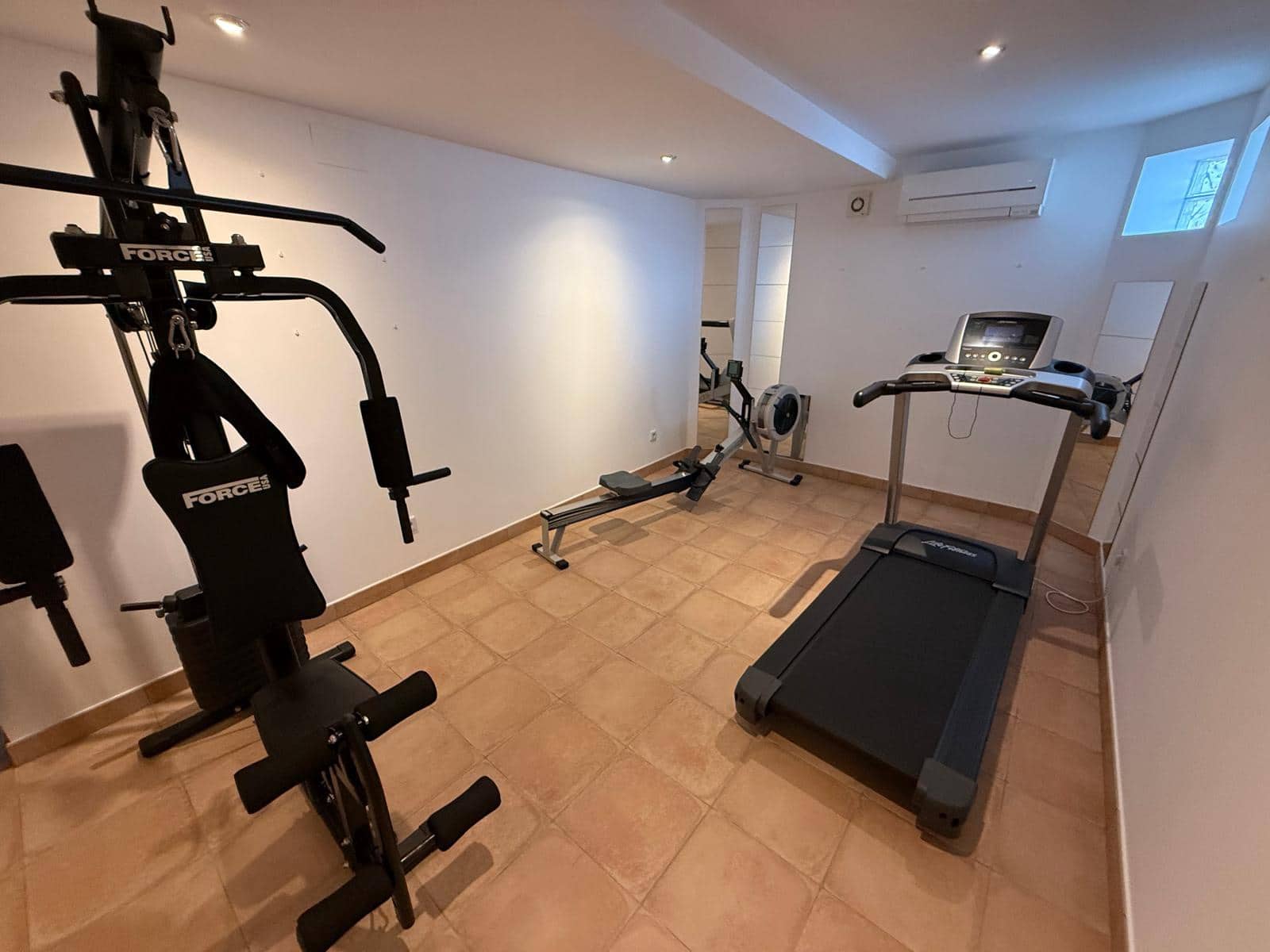 Chalet de 6 habitaciones en La Nucia en venta con piscina garaje - 890.000 € (Ref: 9156317)