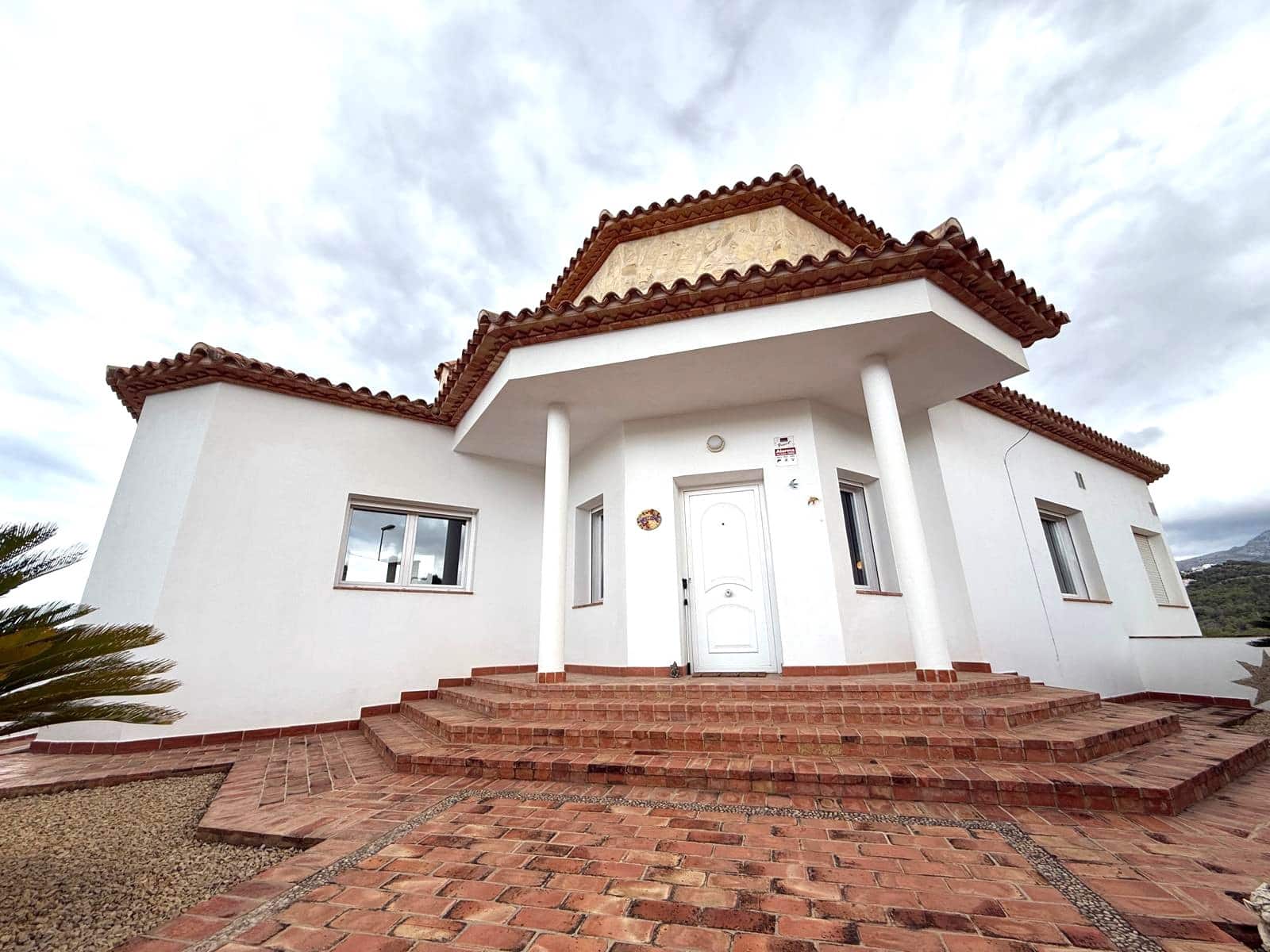 Chalet de 6 habitaciones en La Nucia en venta con piscina garaje - 890.000 € (Ref: 9156317)