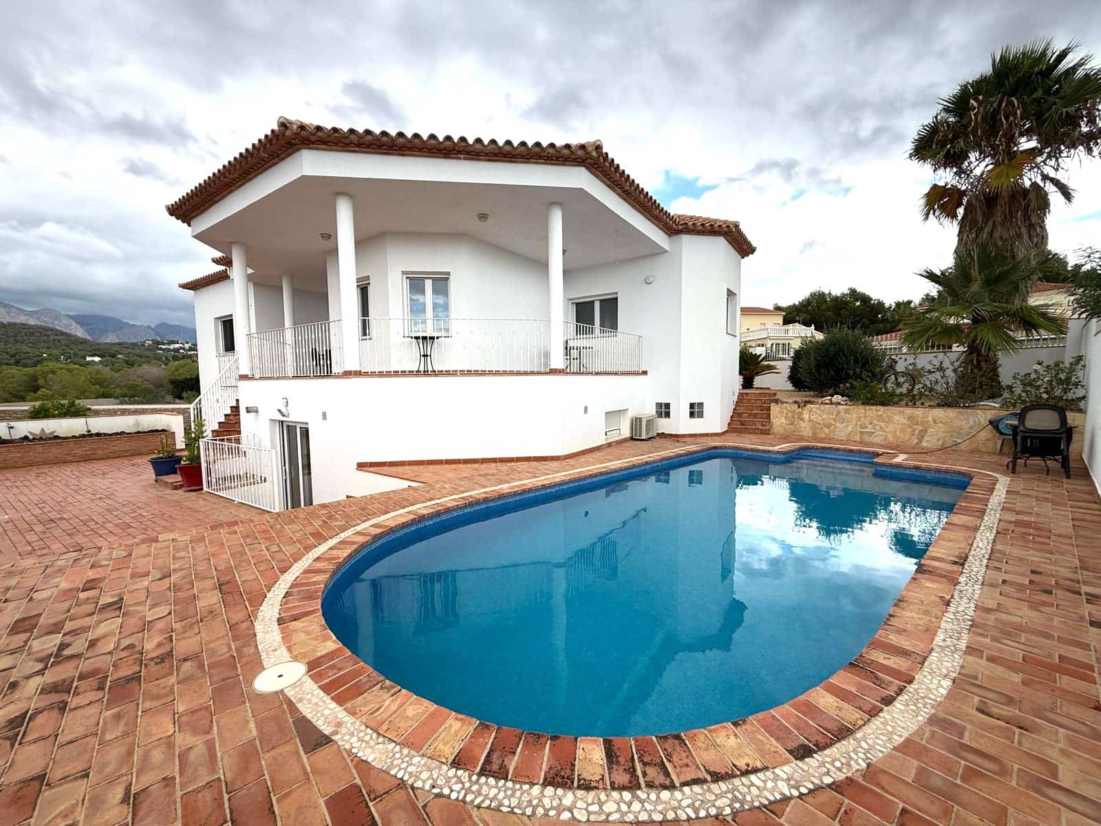 Chalet de 6 habitaciones en La Nucia en venta con piscina garaje - 890.000 € (Ref: 9156317)