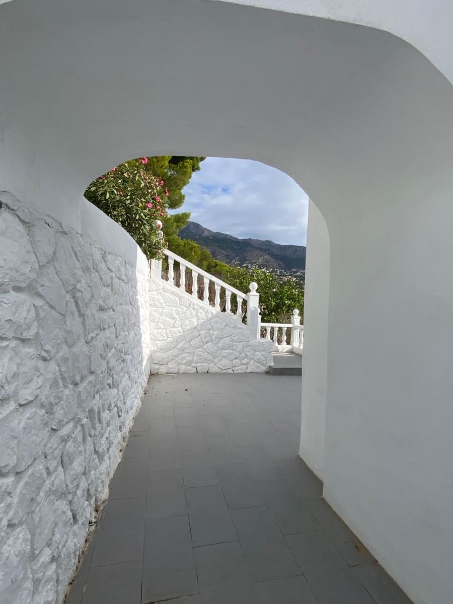 4 Zimmer Villa zu verkaufen in Altea mit Pool Garage - 645.000 € (Ref: 9158637)