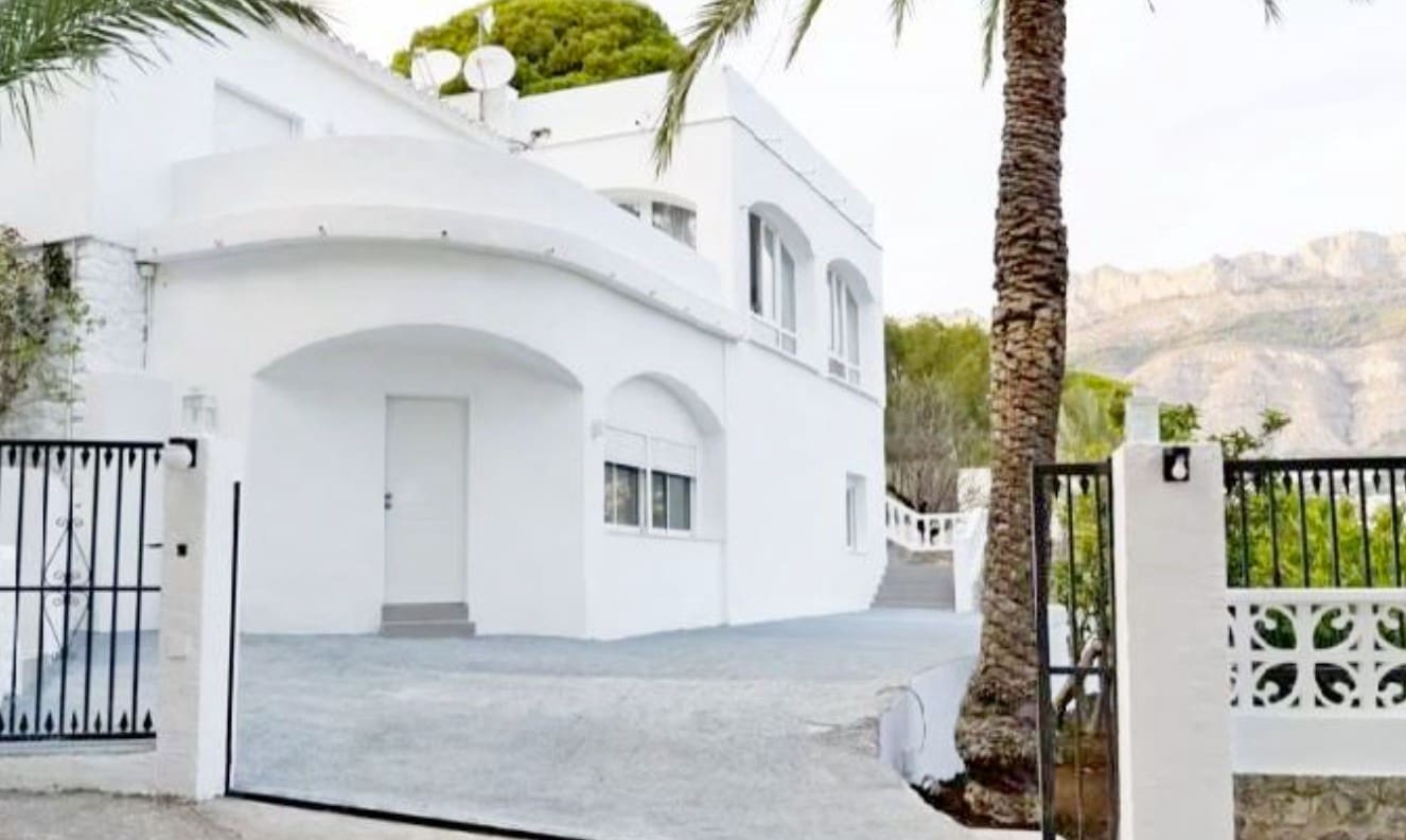 4 Zimmer Villa zu verkaufen in Altea mit Pool Garage - 645.000 € (Ref: 9158637)