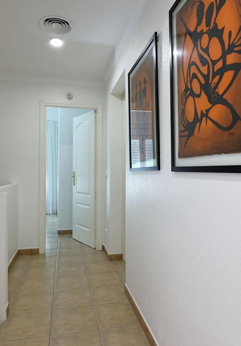 3 soveværelse Rækkehus til salg i Oliva med swimmingpool garage - € 455.000 (Ref: 9189478)