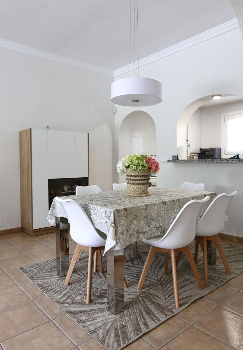 3 soveværelse Rækkehus til salg i Oliva med swimmingpool garage - € 455.000 (Ref: 9189478)