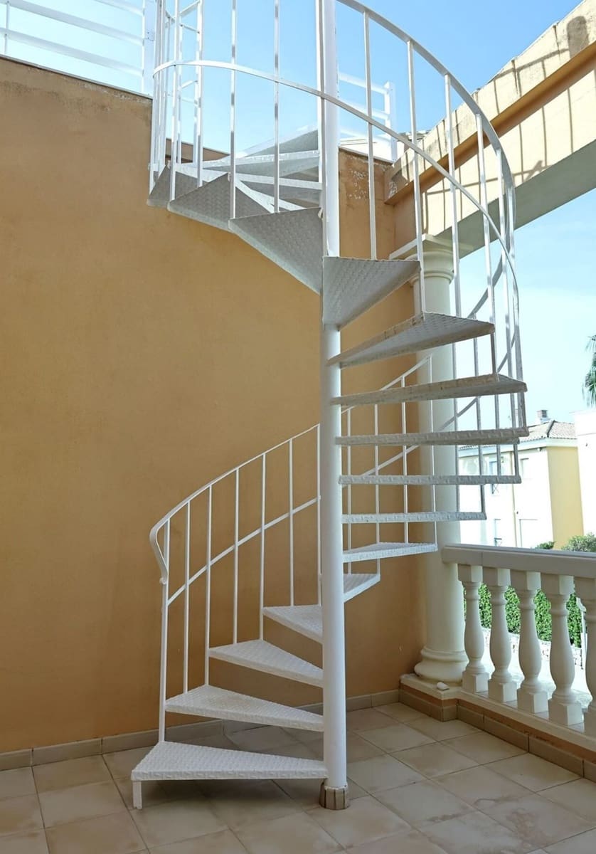 3 soveværelse Rækkehus til salg i Oliva med swimmingpool garage - € 455.000 (Ref: 9189478)