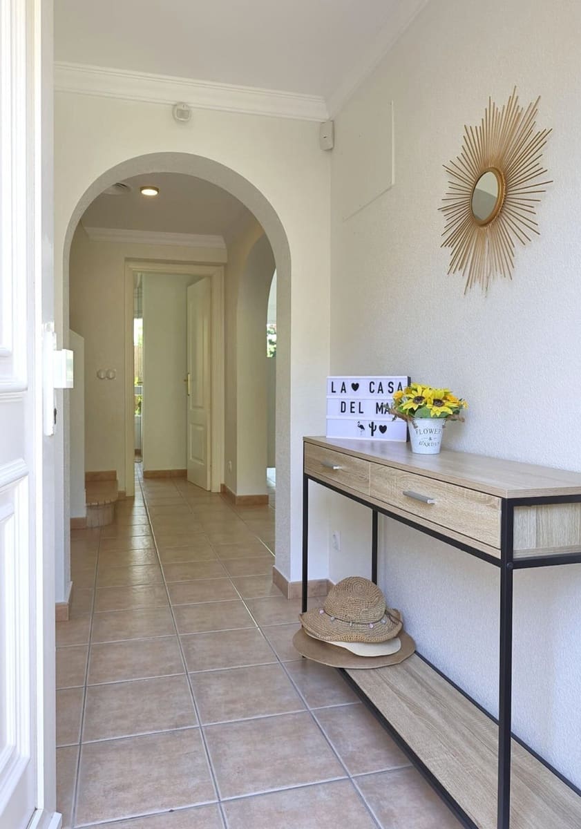 3 soveværelse Rækkehus til salg i Oliva med swimmingpool garage - € 455.000 (Ref: 9189478)