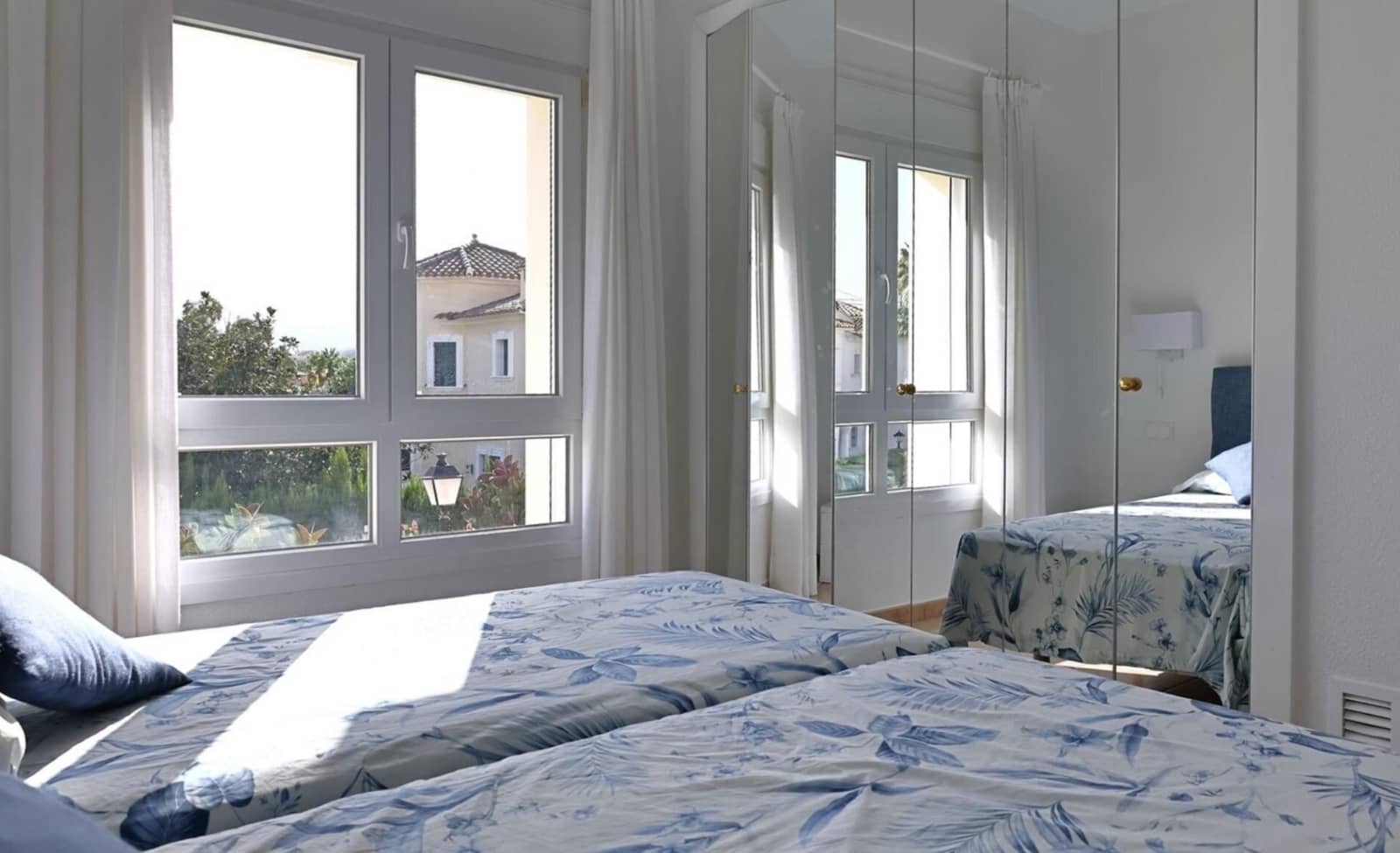 3 soveværelse Rækkehus til salg i Oliva med swimmingpool garage - € 455.000 (Ref: 9189478)