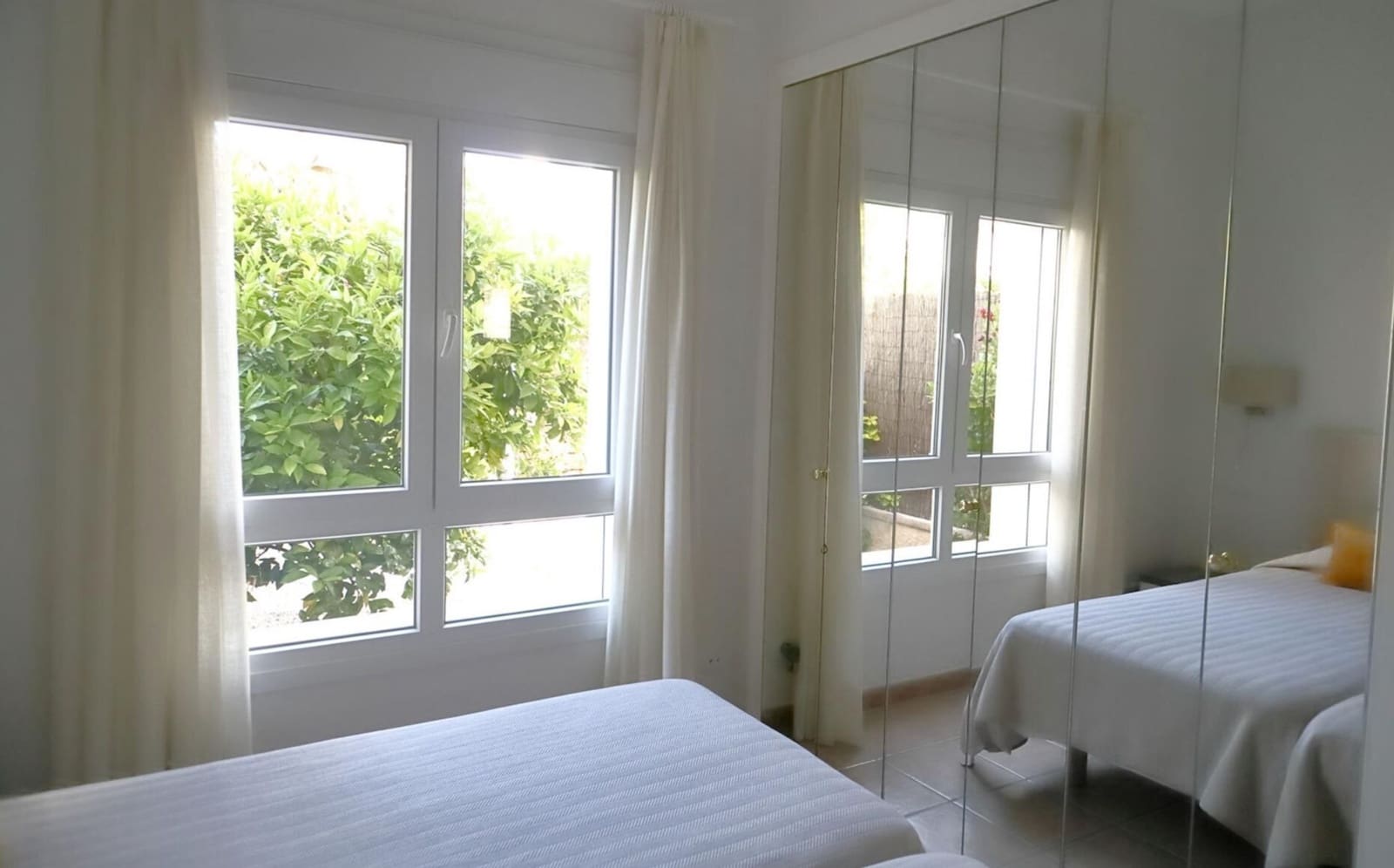 3 soveværelse Rækkehus til salg i Oliva med swimmingpool garage - € 455.000 (Ref: 9189478)