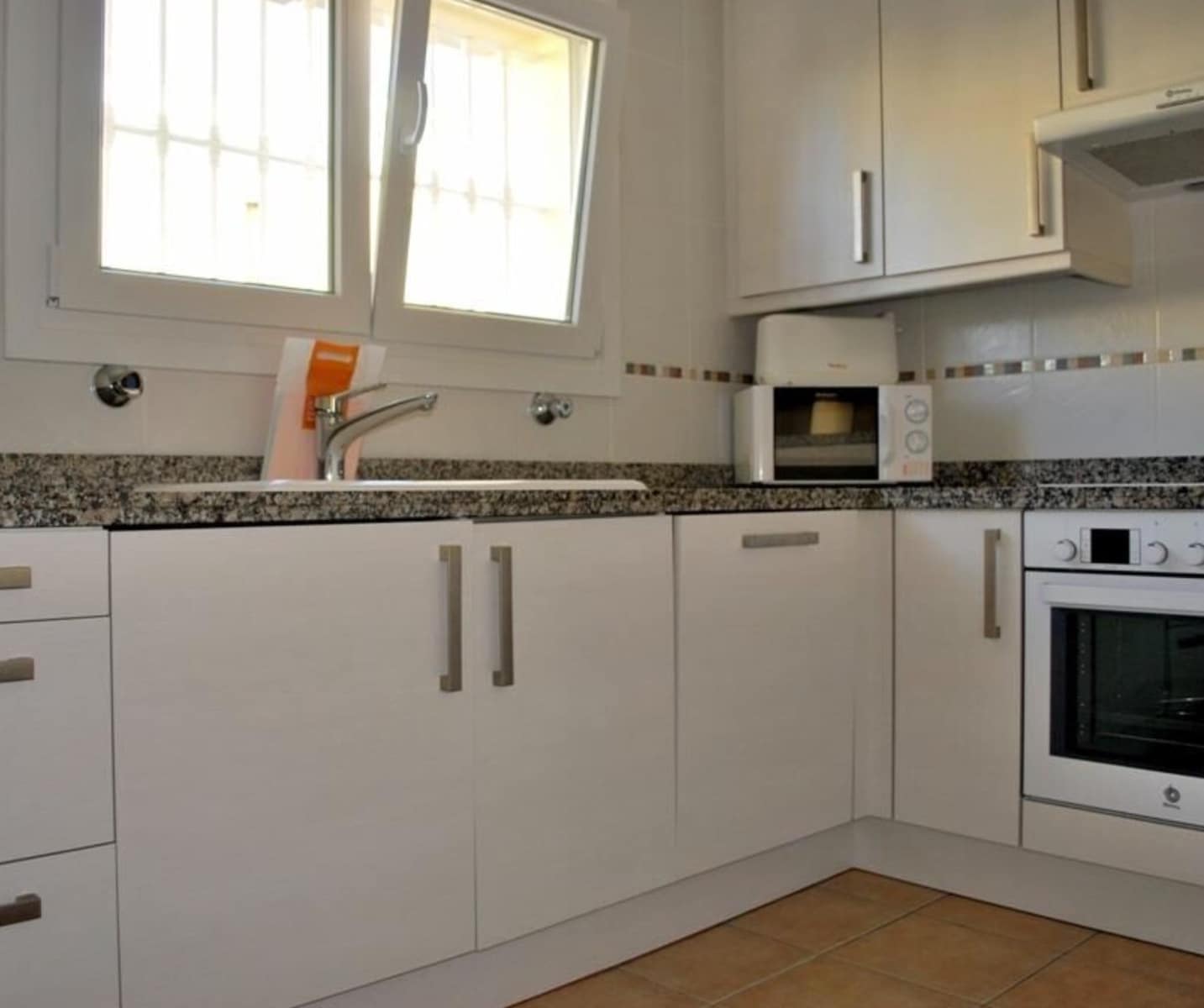 3 soveværelse Rækkehus til salg i Oliva med swimmingpool garage - € 455.000 (Ref: 9189478)