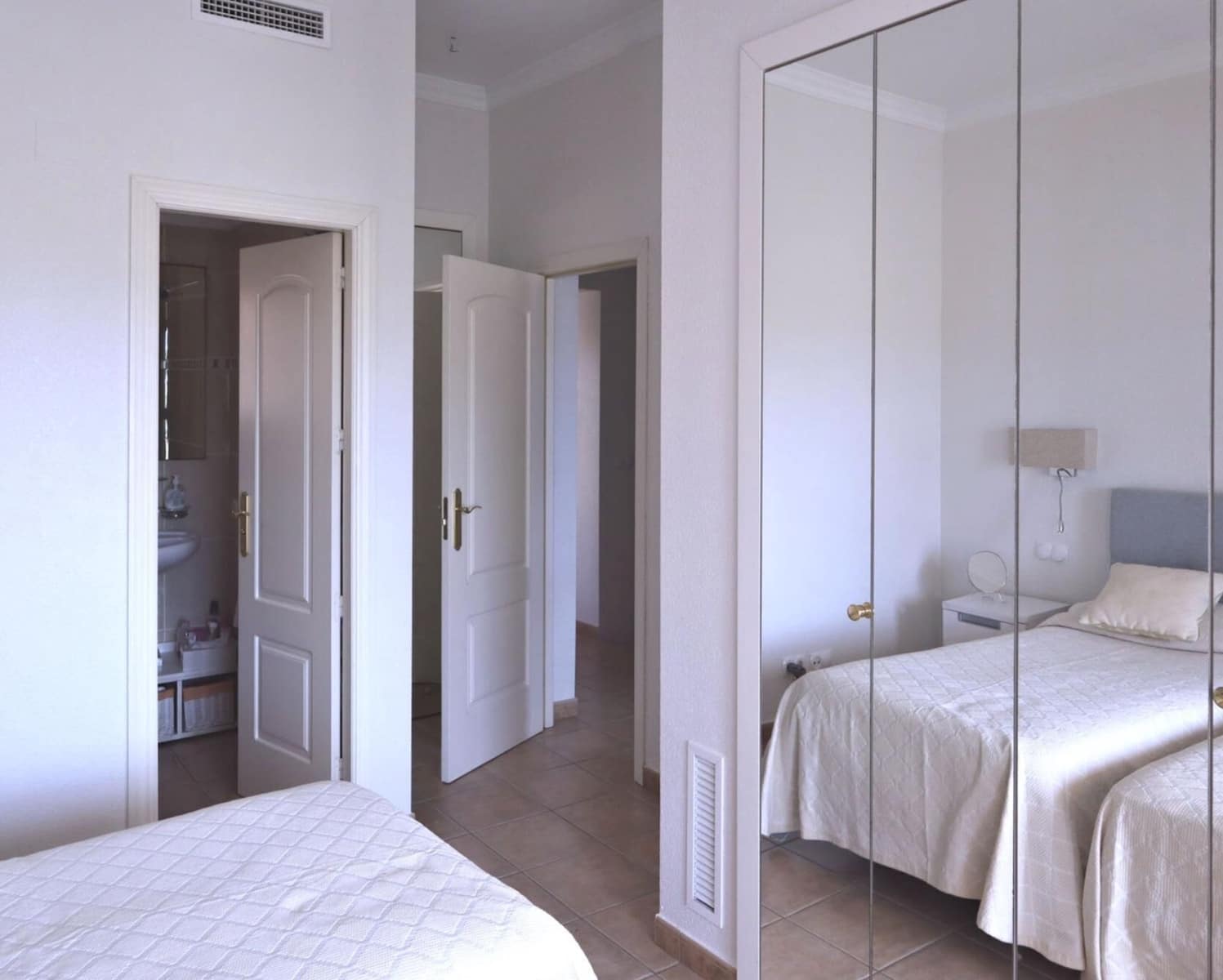 3 soveværelse Rækkehus til salg i Oliva med swimmingpool garage - € 455.000 (Ref: 9189478)