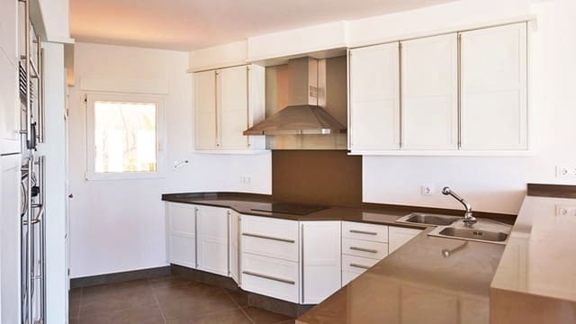 4 bedroom Villa for sale in Altea with pool garage - € 1,195,000 (Ref: 9191492)