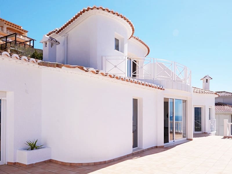 4 bedroom Villa for sale in Altea with pool garage - € 1,195,000 (Ref: 9191492)