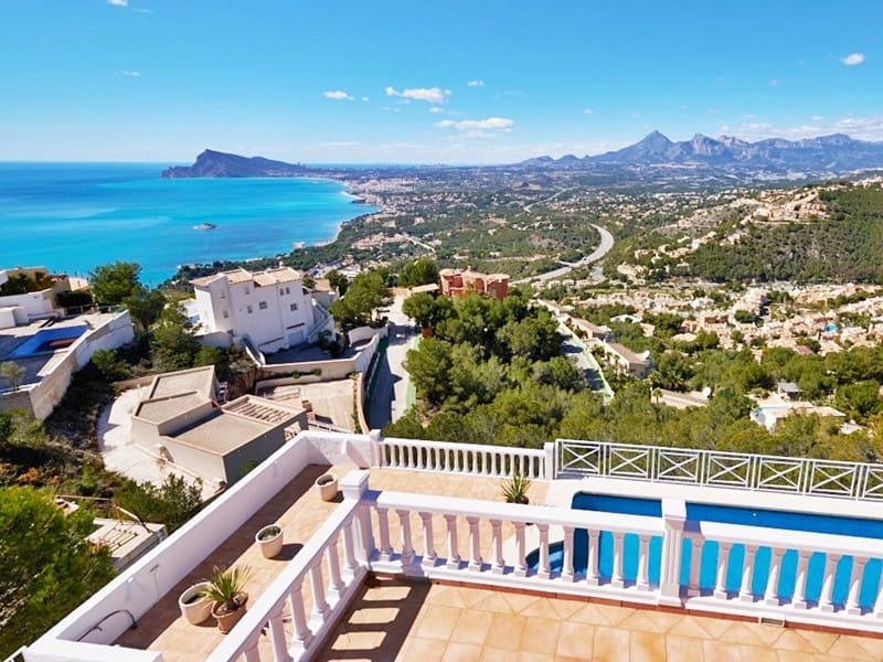 4 bedroom Villa for sale in Altea with pool garage - € 1,195,000 (Ref: 9191492)