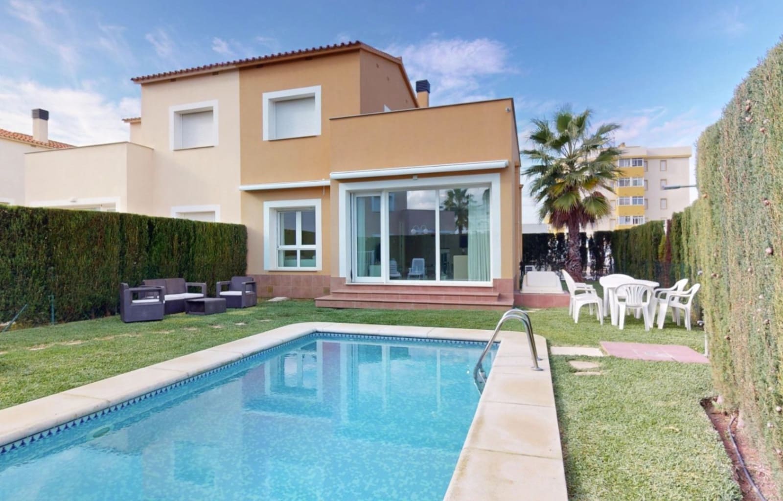 2 soveværelse Rækkehus til salg i Oliva med swimmingpool garage - € 408.000 (Ref: 9234994)
