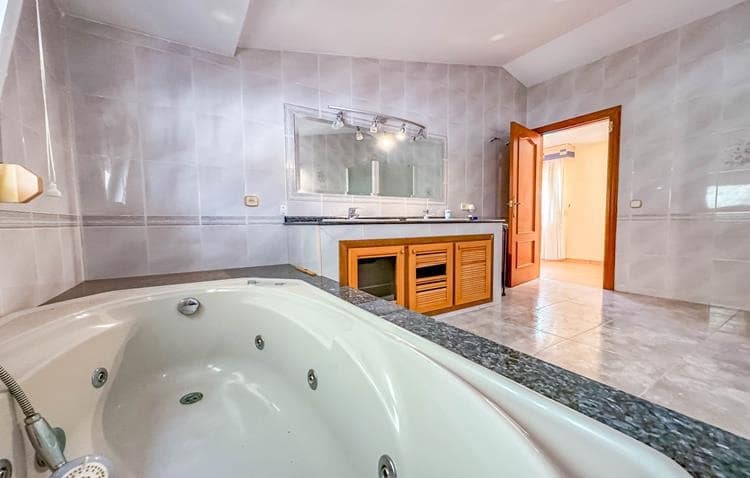 5 chambre Villa/Maison à vendre à Alfaz del Pi / L'Alfas del Pi avec piscine garage - 750 000 € (Ref: 9267735)