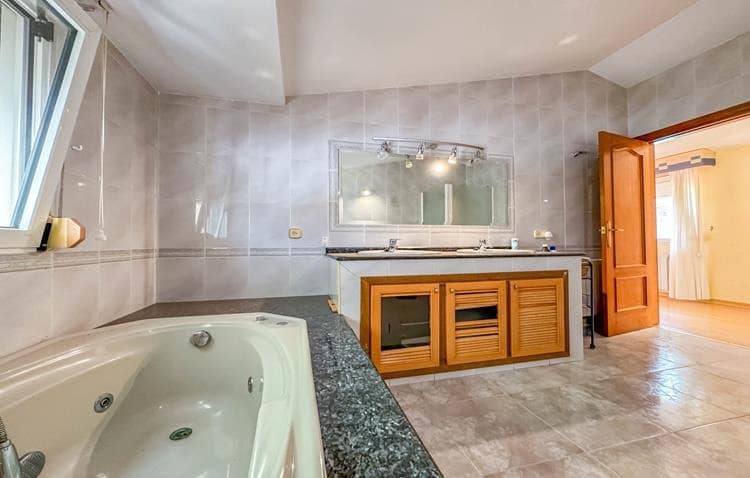 5 chambre Villa/Maison à vendre à Alfaz del Pi / L'Alfas del Pi avec piscine garage - 750 000 € (Ref: 9267735)