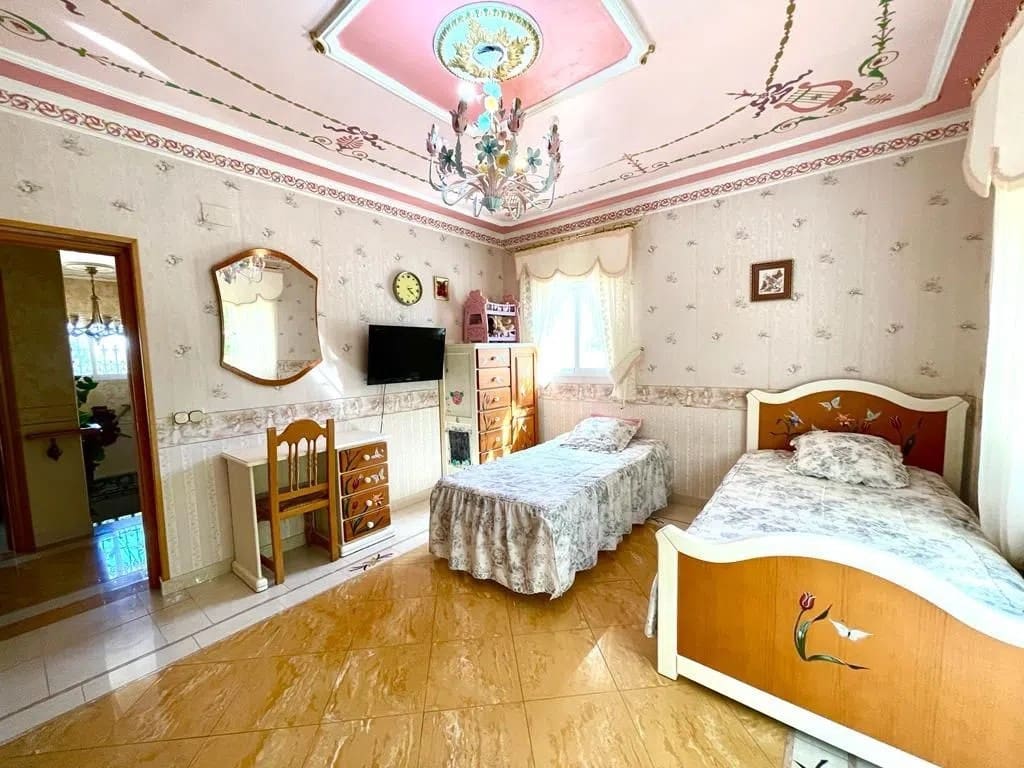 5 soveværelse Villa til leje i La Nucia med swimmingpool garage - € 2.850 (Ref: 9319909)