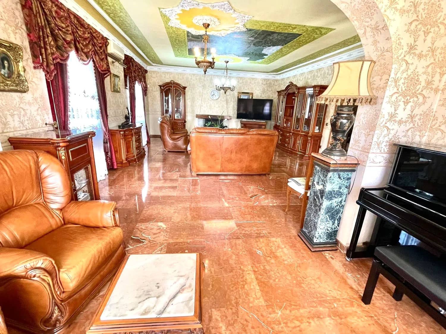 5 soveværelse Villa til leje i La Nucia med swimmingpool garage - € 2.850 (Ref: 9319909)