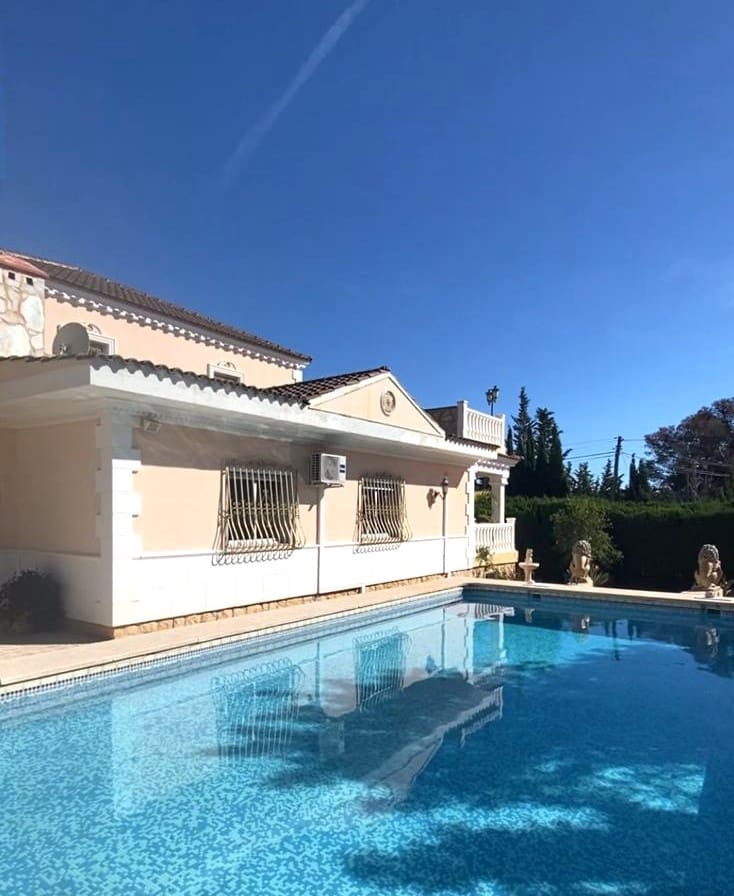 5 soveværelse Villa til leje i La Nucia med swimmingpool garage - € 2.850 (Ref: 9319909)