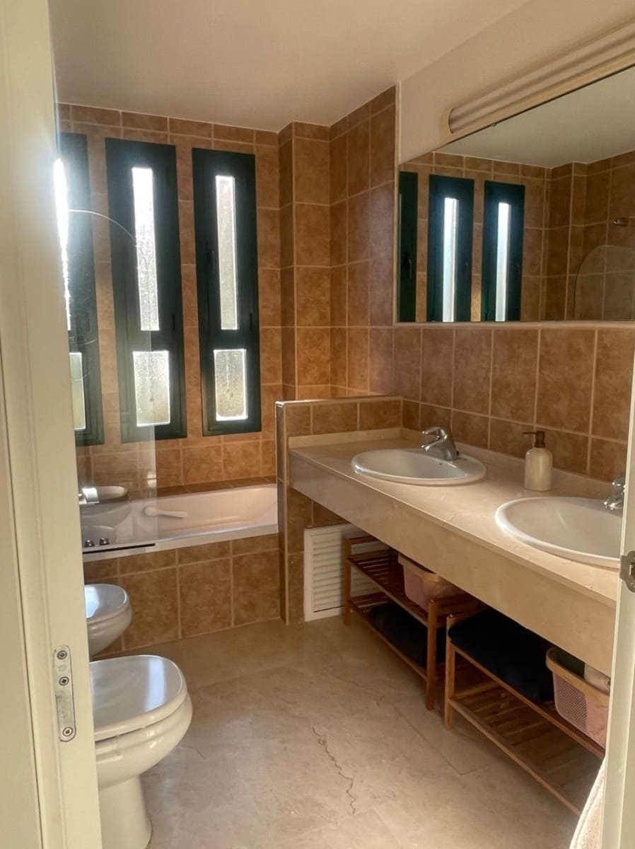 Appartement de 2 chambres à louer à Finestrat avec piscine garage - 1 550 € (Ref: 9356960)