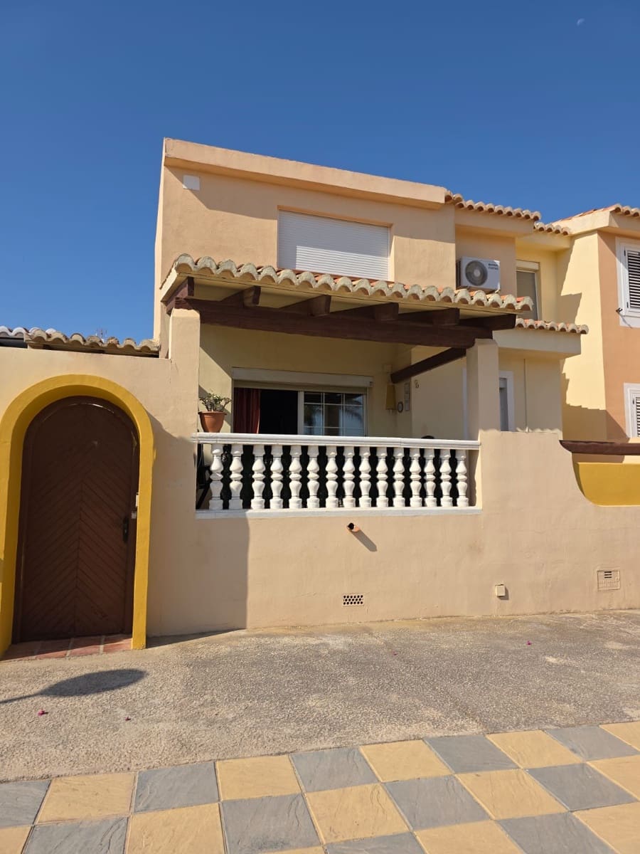 3 slaapkamer Rijtjeshuis te koop in Santa Pola met zwembad garage - € 365.000 (Ref: 9406073)