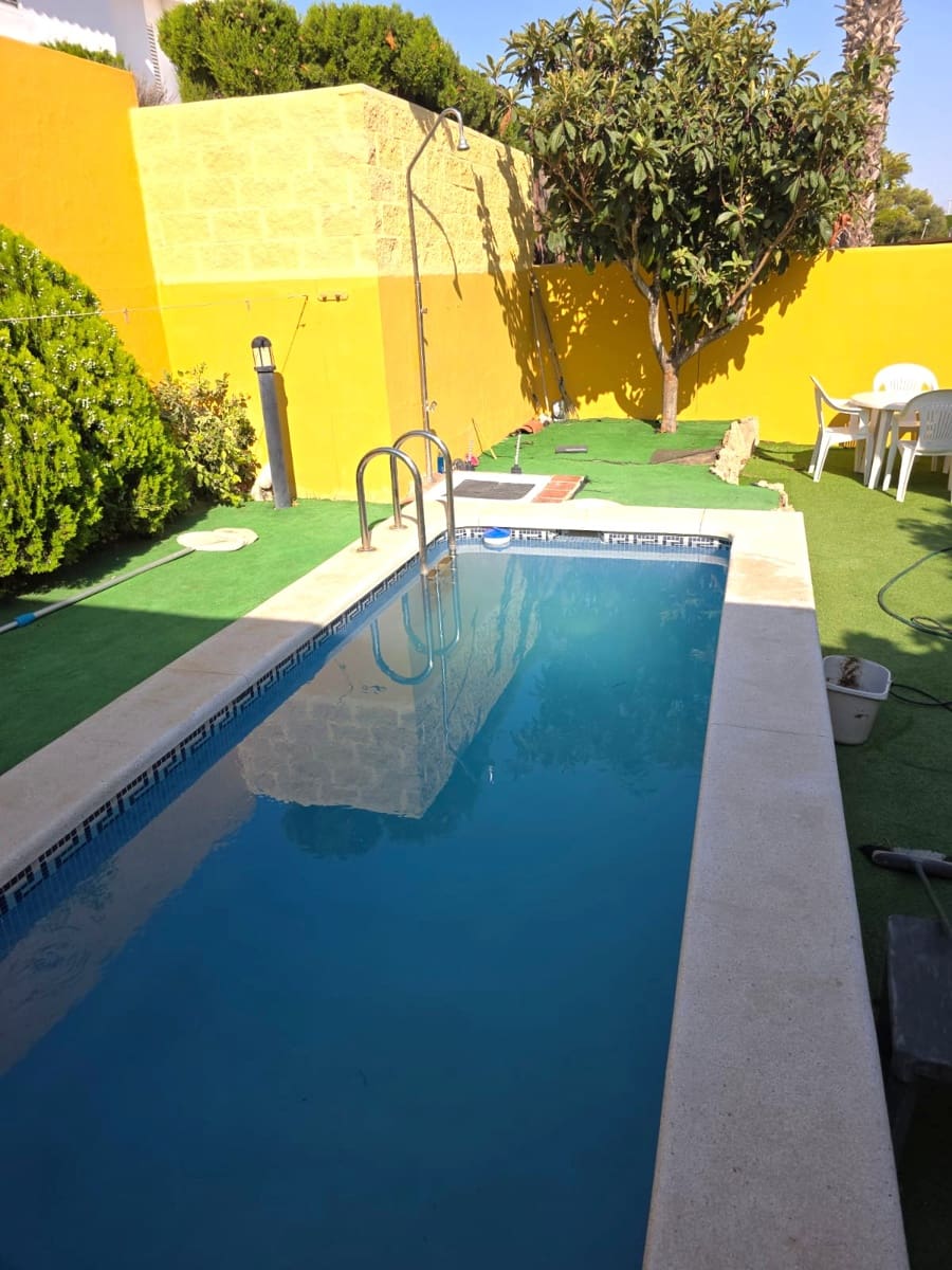 3 slaapkamer Rijtjeshuis te koop in Santa Pola met zwembad garage - € 365.000 (Ref: 9406073)