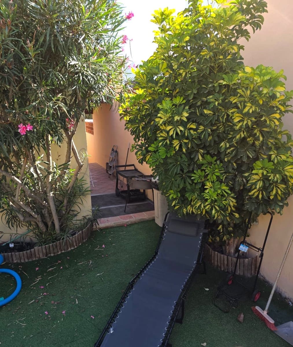 3 slaapkamer Rijtjeshuis te koop in Santa Pola met zwembad garage - € 365.000 (Ref: 9406073)