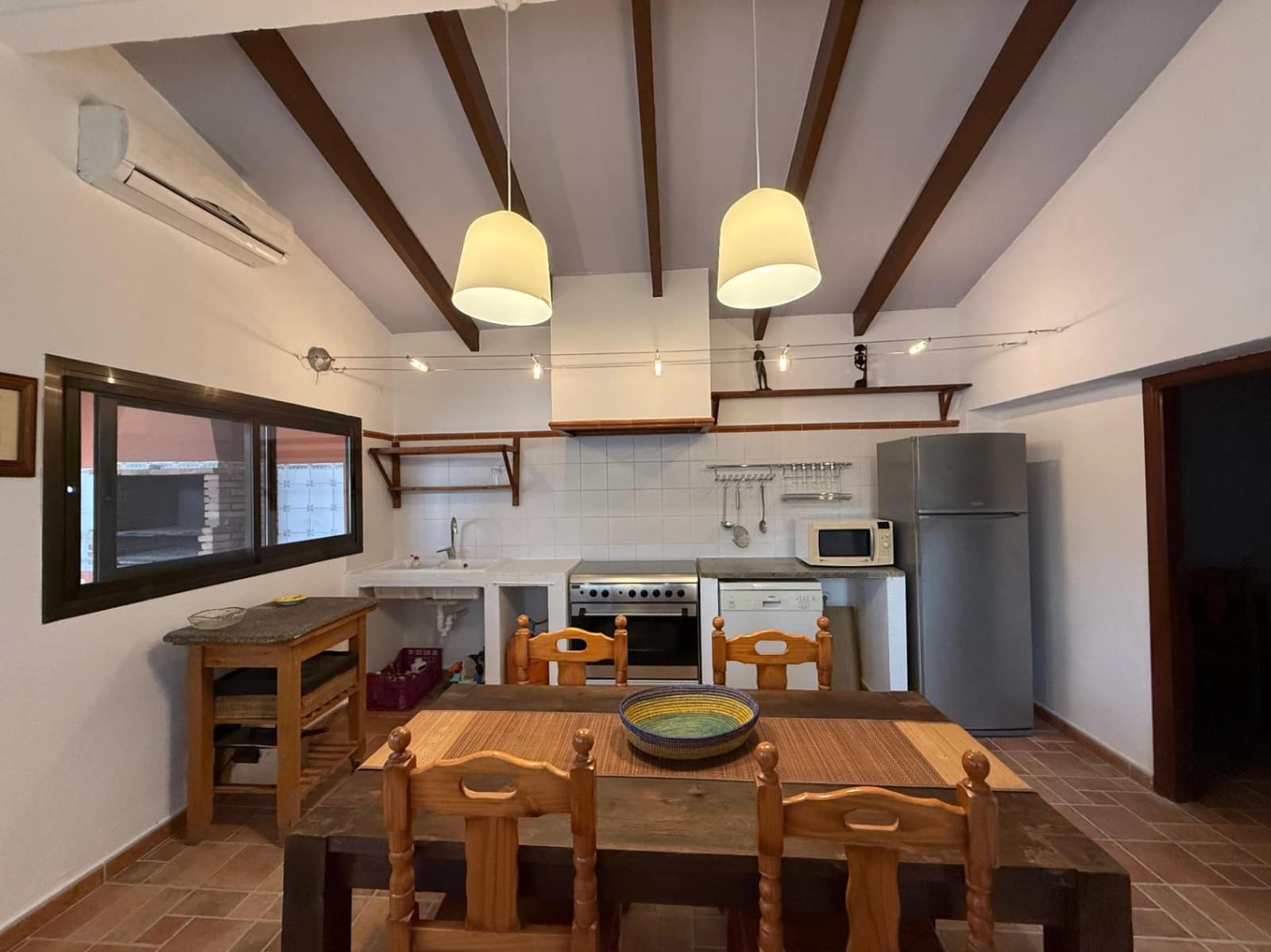 4 bedroom Villa for rent in Benidorm with pool garage - € 2,900 (Ref: 9417874)